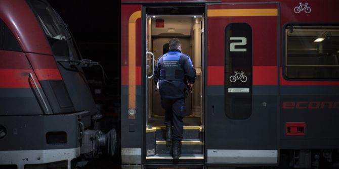 Railjet Grenzwache Zug