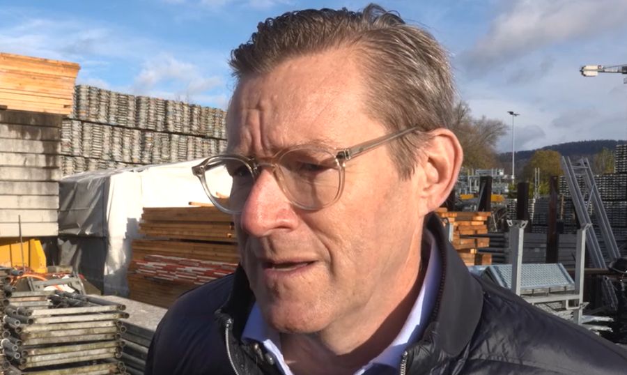 Falls die Initiative trotzdem angenommen wird, will der Zürcher Bauunternehmer und Mitte-Kantonsrat seine Koffer packen.