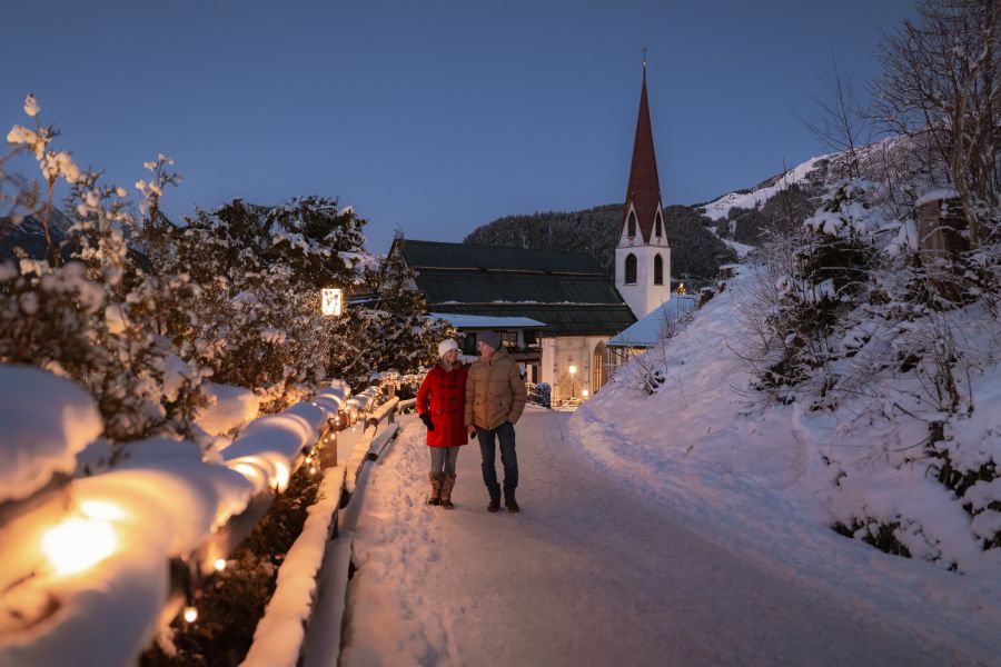 Kirche Schnee Lichter Weg