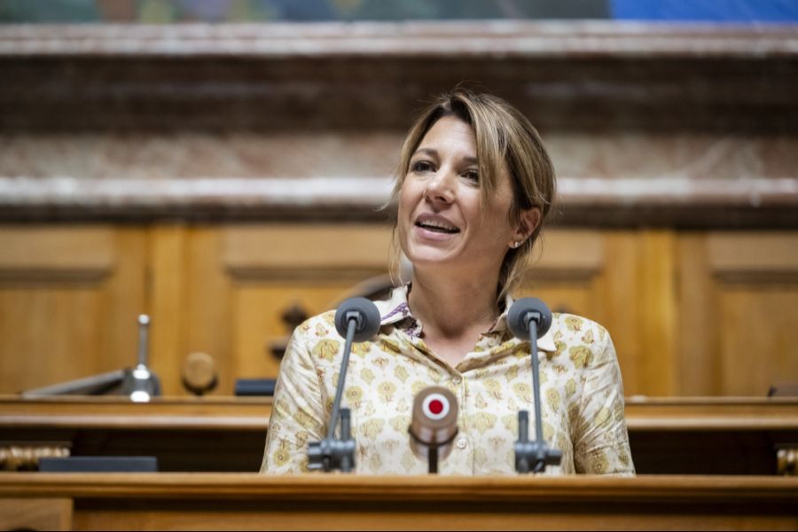 Zwei Grünen-Nationalräte, darunter Greta Gysin (Bild), haben nun Anzeige wegen möglicher Bestechung eingereicht.