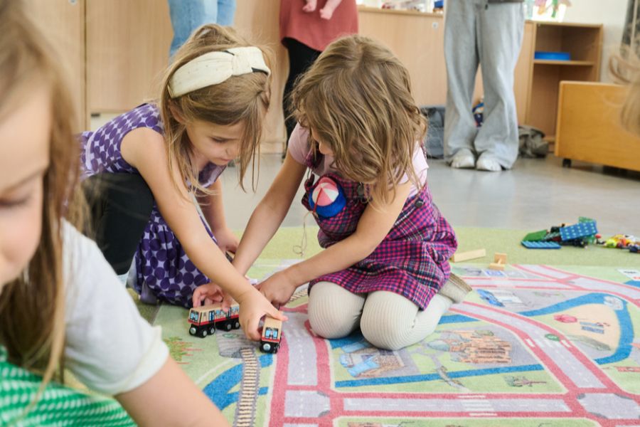 Auf der Grundstufe ist ein deutlicher Rückgang übergewichtiger Kinder zu verzeichnen – von 15,8 Prozent 2010 auf 11,1 Prozent 2025. (Symbolbild)
