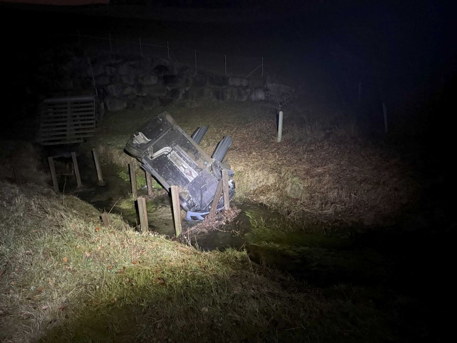 Die Autofahrerin wurde ins Spital gebracht.