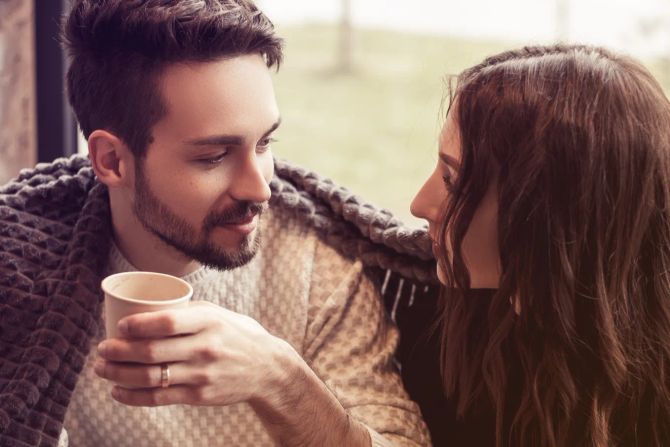 Mann und Frau beim Date