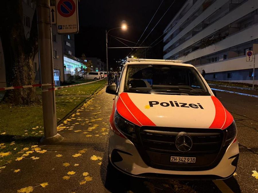 Einsatzwagen im Zürcher Letzigraben.
