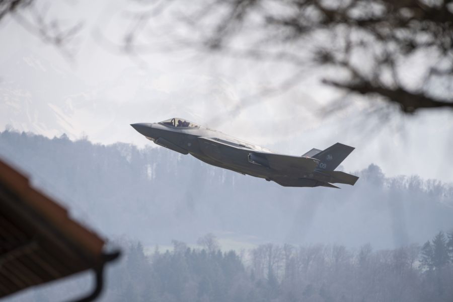 Der F-35 aus den USA ist teurer, deshalb wird die Schweiz vorerst weniger kaufen als geplant.