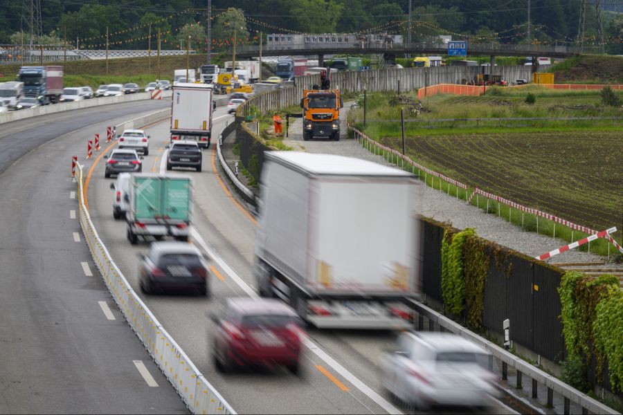 Das Verkehrstempo auf der A1 hat sich mit der Baustelle etwas reduziert.