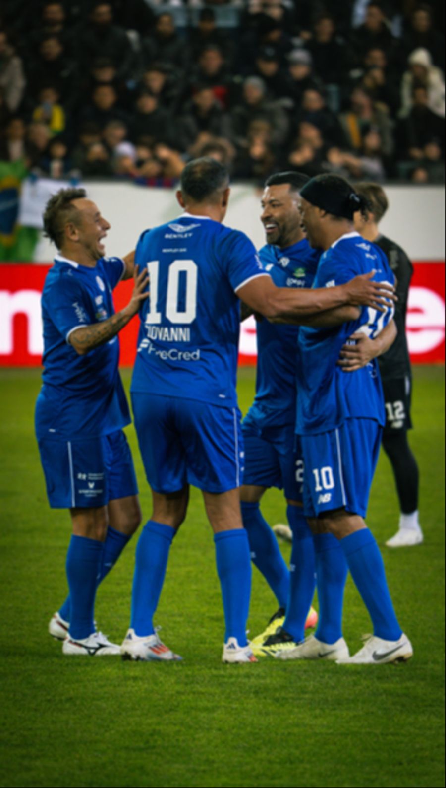 Gemeinsam mit anderen Brasil-Legenden trat er am Sonntag gegen eine Schweizer Auswahl an.