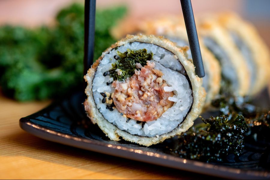 In einem Sushi-Restaurant der Insel wurde ihr das Aufhängen ihrer Tasche verrechnet. (Symbolbild)