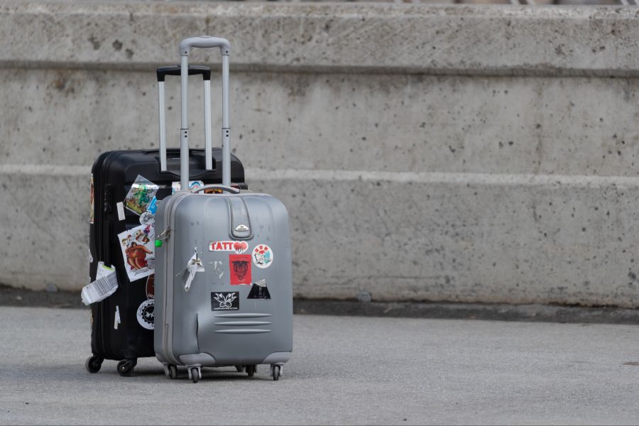 Daraufhin entdeckten die Behörden auf rund 1400 Metern einen zurückgelassenen Koffer. (Symbolbild)