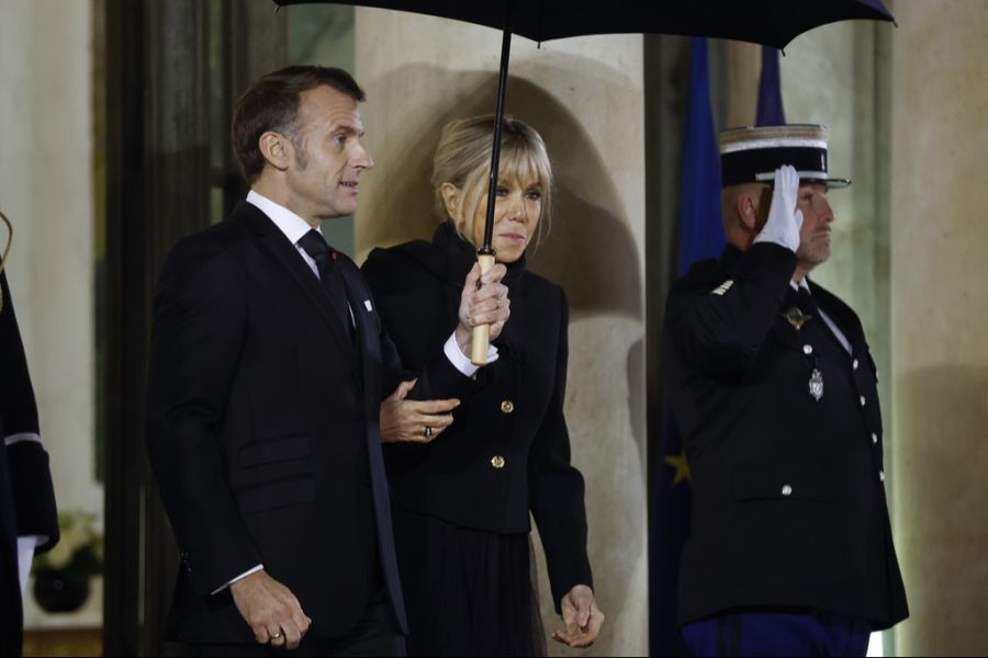 Brigitte Macron kämpft gegen die Verschwörungstheorie, sie sei ein Mann.