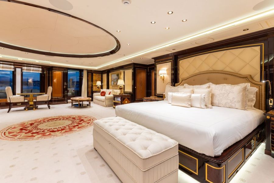 Die Yacht – hier eines der luxuriösen Schlafzimmer – wurde 2022 beschlagnahmt.