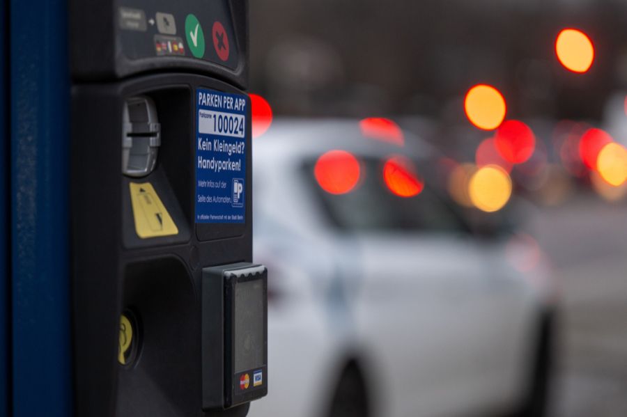 Auch die 38-jährige Ehefrau des Mannes konnte auf die Konten zugreifen. (Symbolbild)