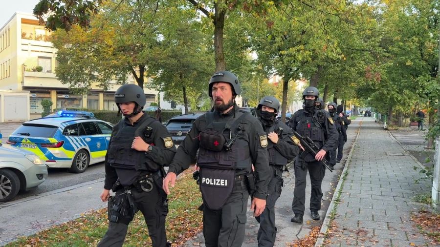 In München ist ein Grossaufgebot der Polizei und Feuerwehr eingerückt.