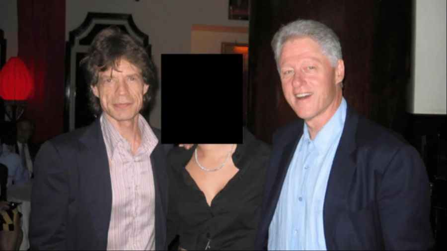 Rolling Stone Mick Jagger (l.) und Ex-US-Präsident Bill Clinton (r.) mit einer unbekannten Frau.