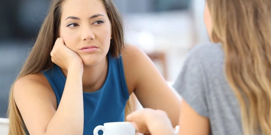 Zwei Frauen beim Kaffee