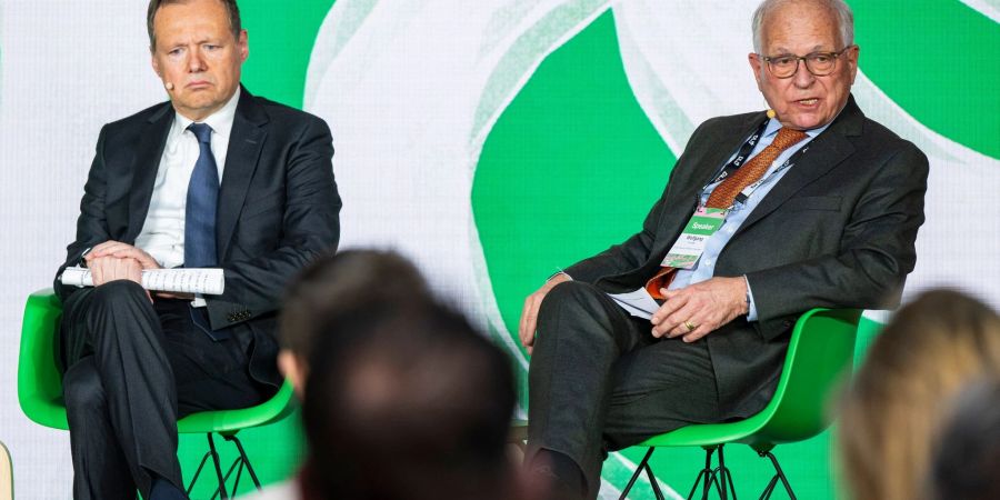 Wolfgang Ischinger (r.), Präsident des Stiftungsrates der Stiftung Münchner Sicherheitskonferenz (MSC), spricht neben Roberto Viola, Chef der EU-Generaldirektion CONNECT, auf der «Digital Life Design» (DLD) Konferenz.