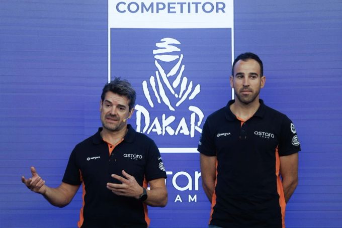 Carlos Checa (l.) und sein Beifahrer Marc Sola (r.) werden bei der Rallye Dakar für das Astara-Team starten. rallye dakar