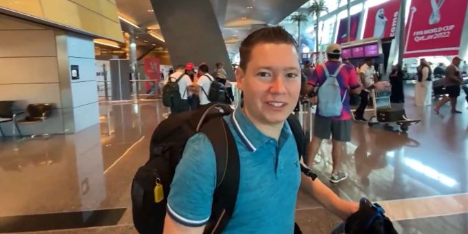 Die Videojournalisten von «TeleZüri» konnten ihre Kameras erst mit einer Erlaubnis bei den katarischen Behörden am Flughafen von Doha abholen. WM 2022