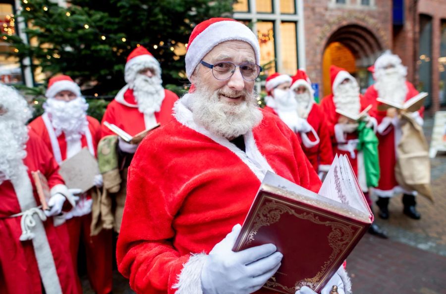 Der «amerikanische» Weihnachtsmann mit Zipfelmütze ist aber in grossen Städten sehr verbreitet.