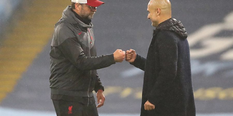 Treffen sich vor Weihnachten: Liverpool-Coach Jürgen Klopp (l) und ManCity-Trainer Pep Guardiola.