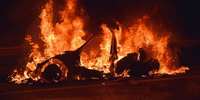Sursee LU: Auto brennt auf A2 vollständig aus. Sursee LU Brand