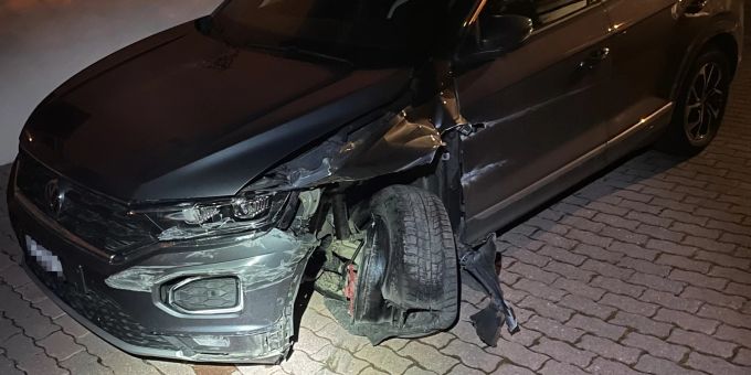 Ftan: Nach Kollision mit stark beschädigter Radaufhängung weitergefahren Ftan: Nach Kollision mit stark beschädigter Radaufhängung weitergefahr