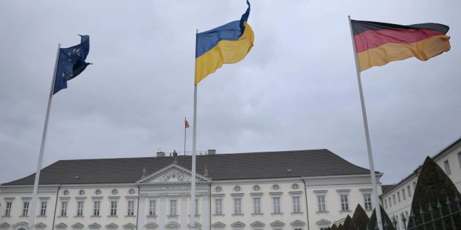 Europa Flagge, ukrainische Flagge und deutsche Flagge