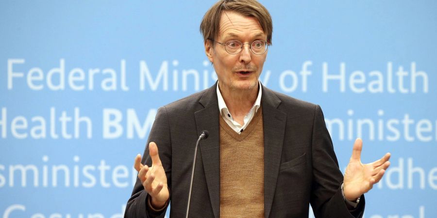 «Da die Kosten von guter Pflege steigen, darf die Solidargemeinschaft nicht wegschauen», mahnt Bundesgesundheitsminister Karl Lauterbach (SPD) mit Blick auf seine Reformpläne.