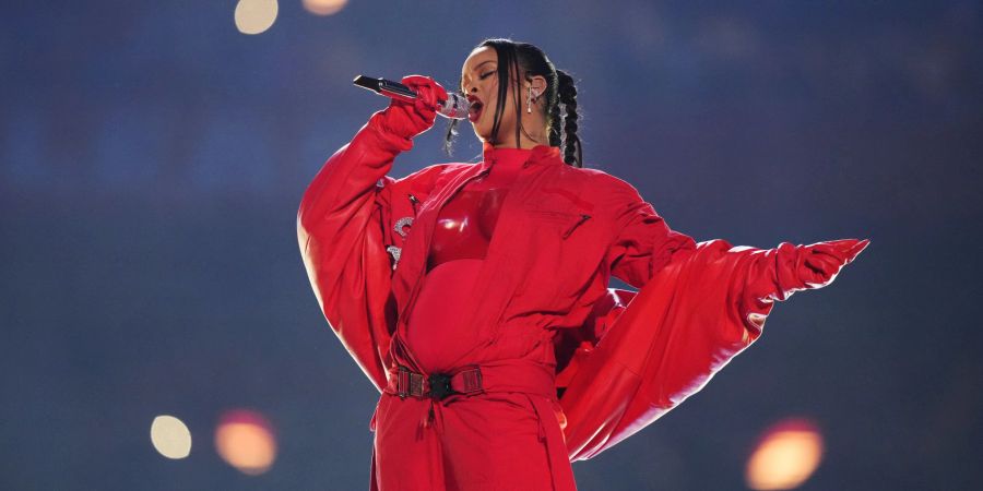 Rihanna bei der Halbzeitshow vom Super Bowl.