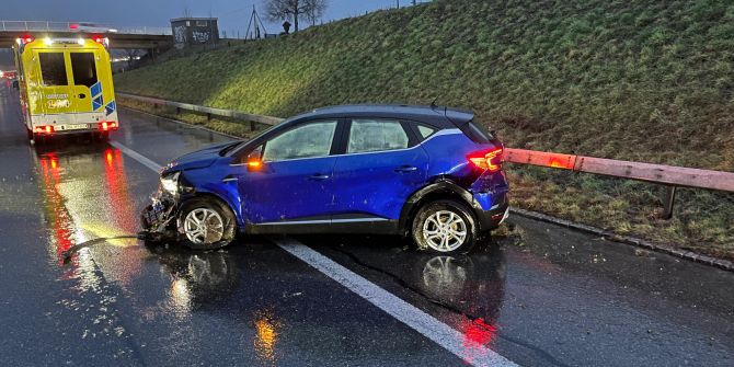 Niederwil: Selbstunfall auf der A1