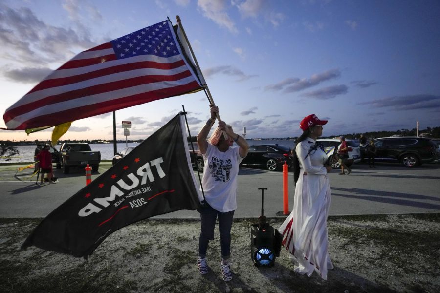 Anhänger von Donald Trump zeigen in Florida ihren Support.