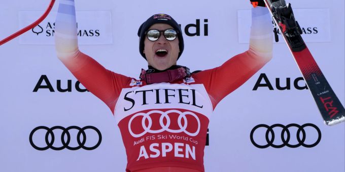 Marco Odermatt jubelt über den Sieg im Super-G von Aspen. Marco Odermatt