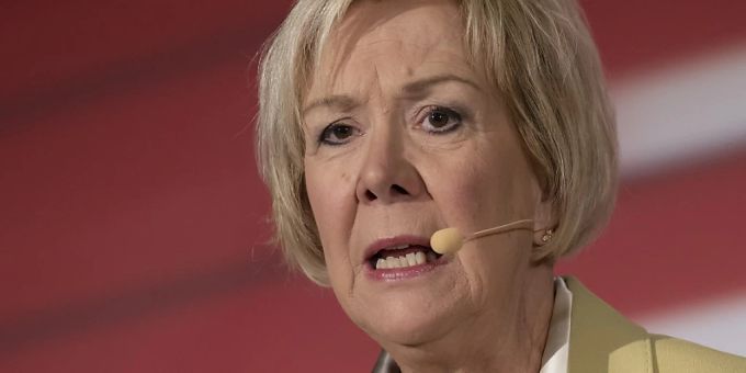 Die SBB haben vor der in Bezug auf das EU-Rahmenabkommen kolportierten Öffnung der ÖV-Schweiz für ausländische Gesellschaften gewarnt. Das SBB-Angebot könne dadurch schlechter und teurer werden, sagte Verwaltungsratspräsidentin Monika Ribar. (Archivbild) Die SBB haben vor der in Bezug auf das EU-Rahmenabkommen kolportierten Öffnung der ÖV-Schweiz für ausländische Gesellschaften gewarnt. Das SBB-Angebot könne dadurch schlechter und teurer werden, sagte Verwaltungsratspräsidentin Monika Ribar. (Archivbild)
