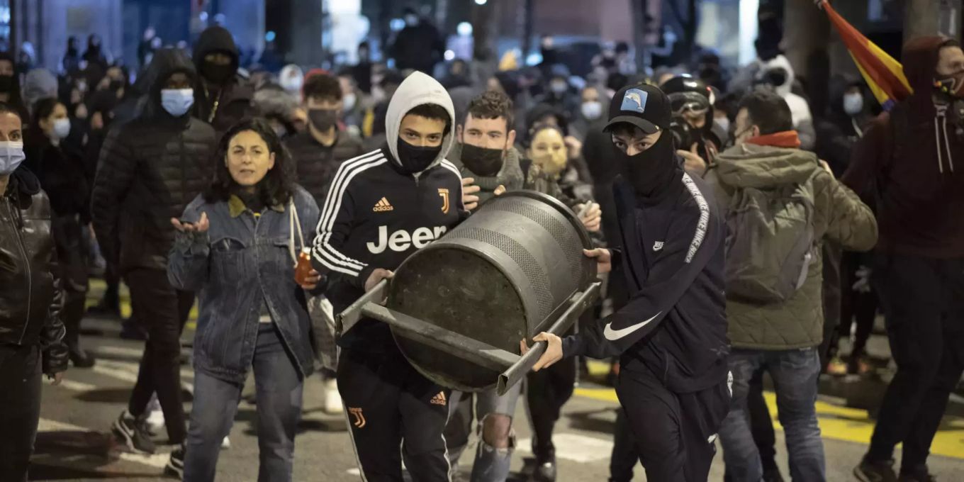 Barcelona: Erneut schwere Ausschreitungen nach Rapper-Verhaftung | Nau.ch