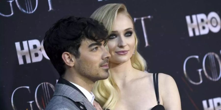 Joe Jonas und Schauspielerin Sophie Turner bei der Premiere der letzten Staffel der Serie «Game of Thrones» in New York. Foto: Evan Agostini/Invision/AP/dpa