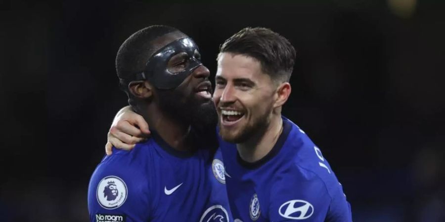 Antonio Rüdiger (l) und Jorginho trafen beide für den FC Chelsea. Foto: Catherine Ivill/Pool Getty/dpa