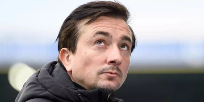 Eintracht Braunschweigs Trainer Daniel Meyer steht im Stadion. Foto: Swen Pförtner/dpa Eintracht Braunschweigs Trainer Daniel Meyer steht im Stadion. Foto: Swen Pförtner/dpa