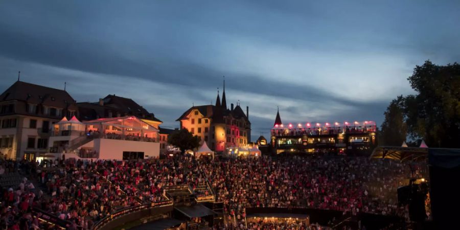 Auch 2021 wird sich das Rock OZ'Arènes in der Arena von Avenches nicht so präsentieren wie vor Corona: Die Ausgabe zum 30-jährigen Jubiläum wurde erneut verschoben. Und: Ob das Festival aus der finanziellen Notlage herausfindet, bleibt weiterhin offen. (Archivbild)