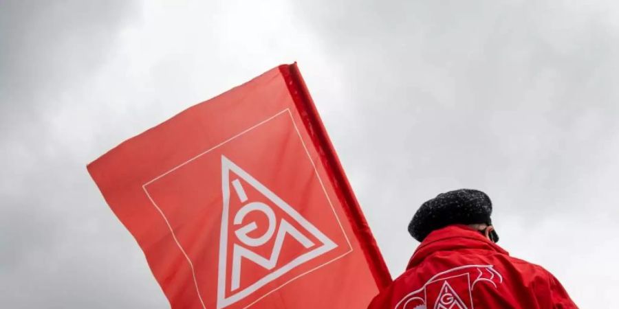 Die IG Metall war mit der Forderung nach einer Tariferhöhung im Volumen von vier Prozent in die Verhandlungen gegangen. Foto: Hendrik Schmidt/dpa-Zentralbild/dpa
