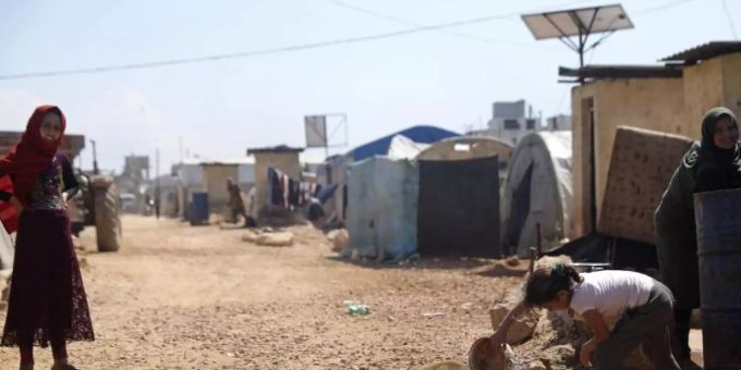 Frauen in einem grossen Flüchtlingslager in Idlib auf der syrischen Seite der Grenze zur Türkei. Foto: Ghaith Alsayed/AP/dpa Frauen in einem grossen Flüchtlingslager in Idlib auf der syrischen Seite der Grenze zur Türkei. Foto: Ghaith Alsayed/AP/dpa