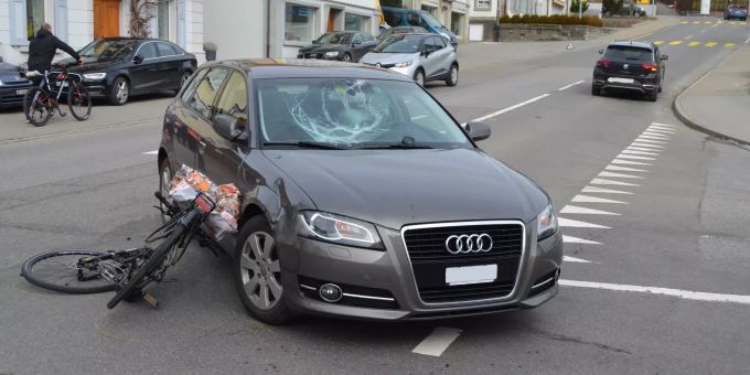 Der Sachschaden beträgt mehrere Tausend Franken. Unfall