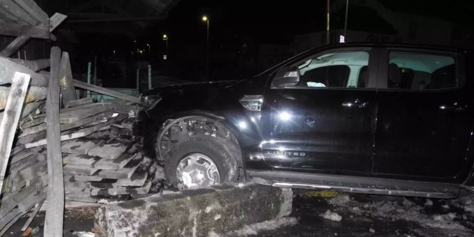 Der Fahrzeuglenker musste den Führerausweis abgeben. Kantonspolizei Schwyz