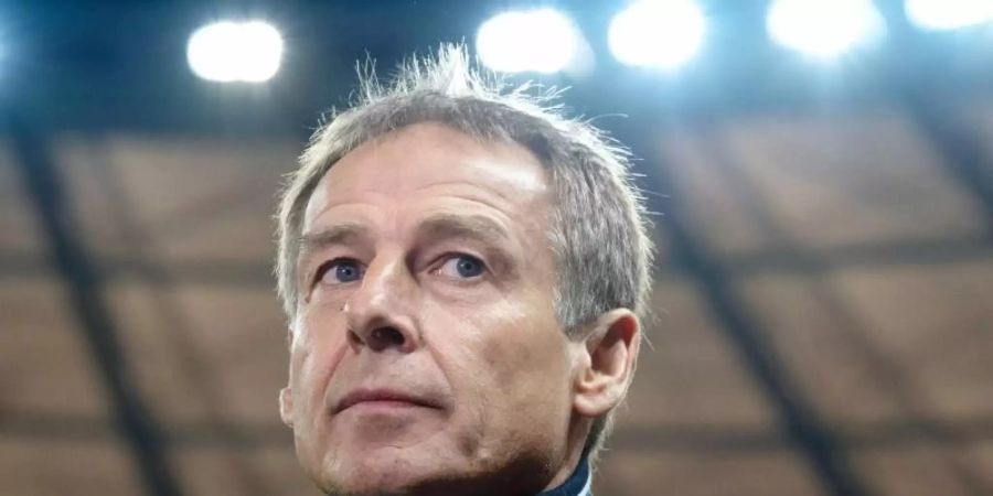 Klinsmann sieht nach seinem Abgang vor gut einem Jahr Hertha BSC nach der Berufung von Carsten Schmidt zum Vorstandsvorsitzenden wieder auf dem richtigen Kurs. Foto: Soeren Stache/dpa-Zentralbild/dpa