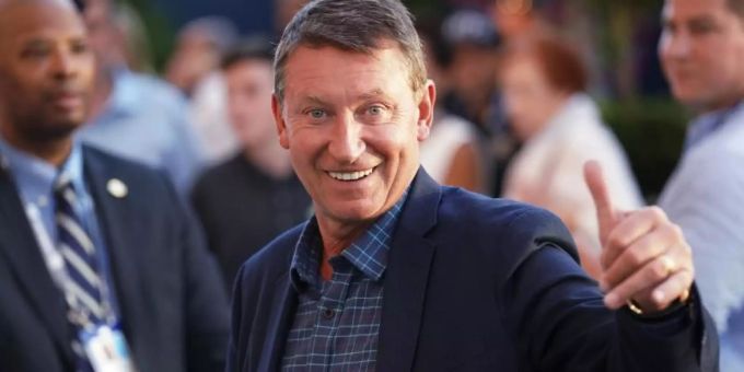 Wird NHL-TV-Experte: Wayne Gretzky. Foto: Greg Allen/Invision/dpa Wird NHL-TV-Experte: Wayne Gretzky. Foto: Greg Allen/Invision/dpa