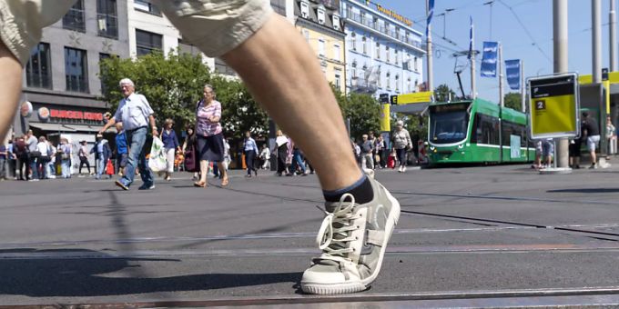 Die Mikrobengemeinschaft am Schuh offenbart, in welcher Stadt jemand lebt. (Archivbild) Die Mikrobengemeinschaft am Schuh offenbart, in welcher Stadt jemand lebt. (Archivbild)