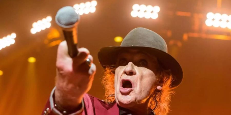 Udo Lindenberg treibt es auf die Bühne. Foto: Daniel Bockwoldt/dpa