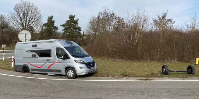 Alleinunfall mit einem Camper bei der A4 Ausfahrt in Herblingen.