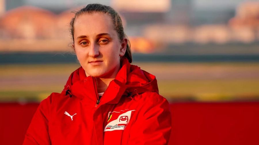 Maya Weug startet 2021 als erste Frau in der Ferrari Driver Academy in der Formel 4.