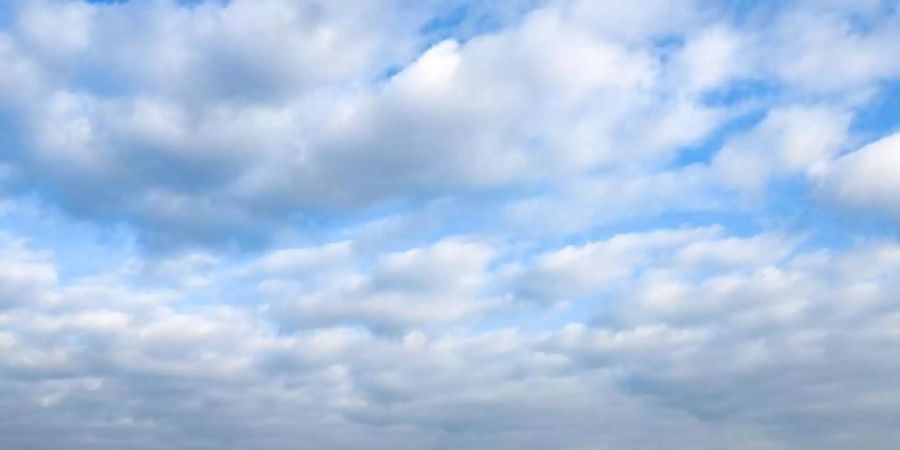 Am Ostermontag kommt das Aprilwetter nach Deutschland zurück. Foto: Arne Dedert/dpa