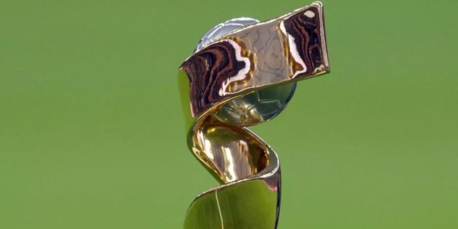 Die Der WM-Pokal der Frauenfussball-Weltmeisterschaft. Foto: picture alliance / dpa